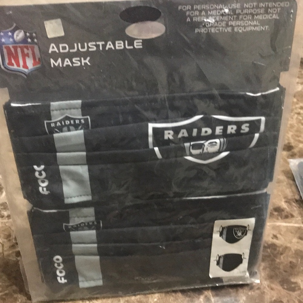 NFL Raiders Adjustable Mask Set New Unopened ❤️